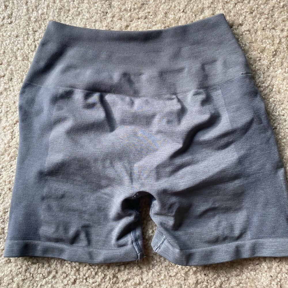 Alphalete amplify shorts 4.5 in in Titanium